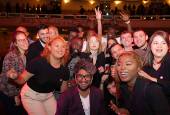 Stand up au Grand Rex - tous les jeunes avec Sébastien Follin