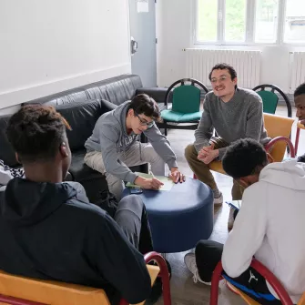 Consultation du défenseur des droits avec des jeunes de la MECS Sainte-Thérèse et Evan Ouinez